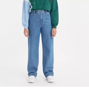 Levi’s Women’s High Waisted Straight jeans / Medium Wash / size 25/0